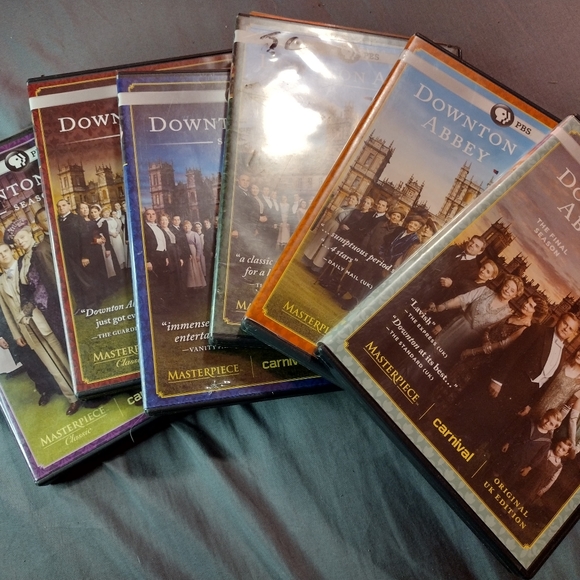 Downton Abbey's complete series - Picture 1 of 3